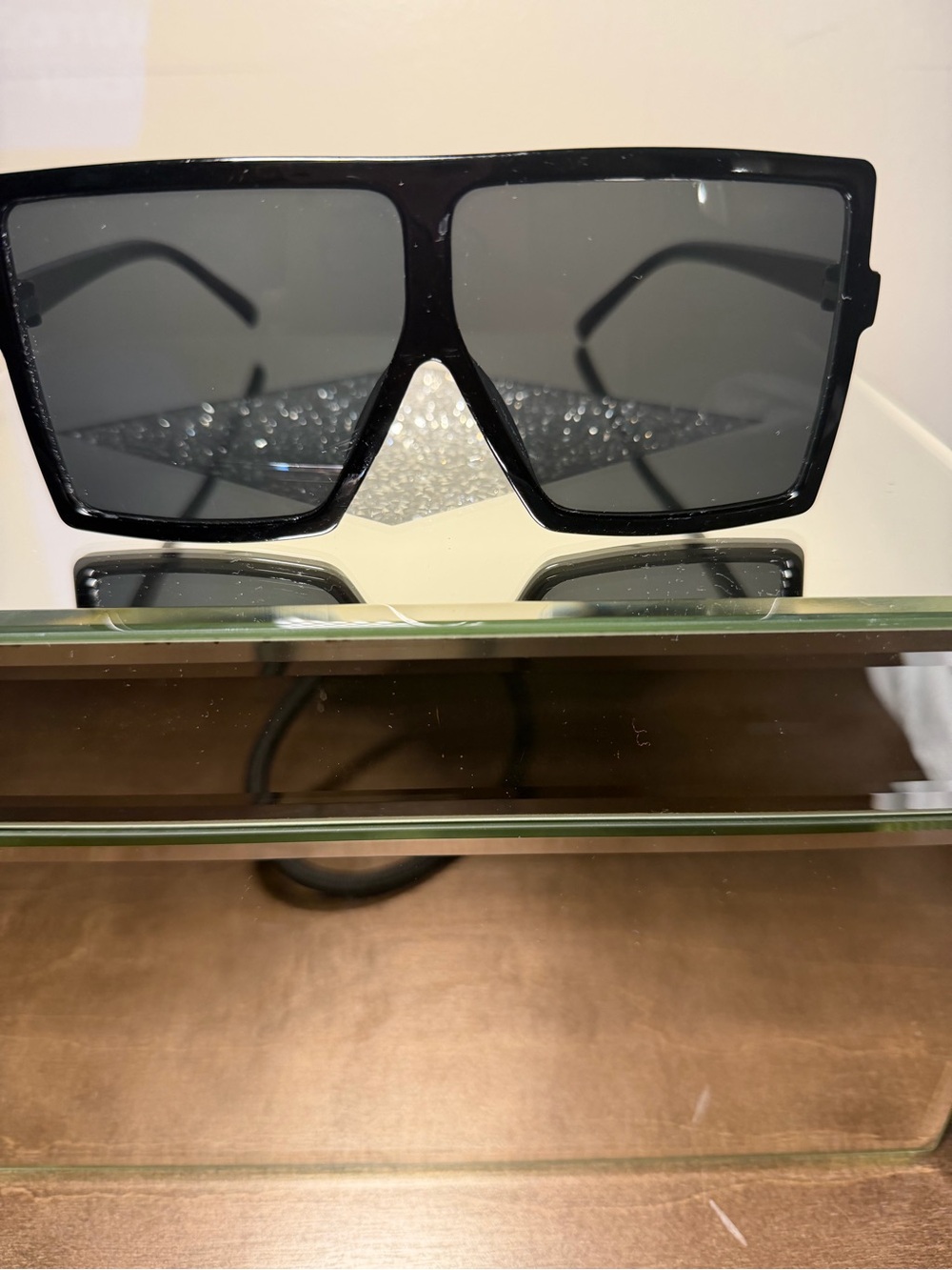 🖤 Oversized Black Sunglasses